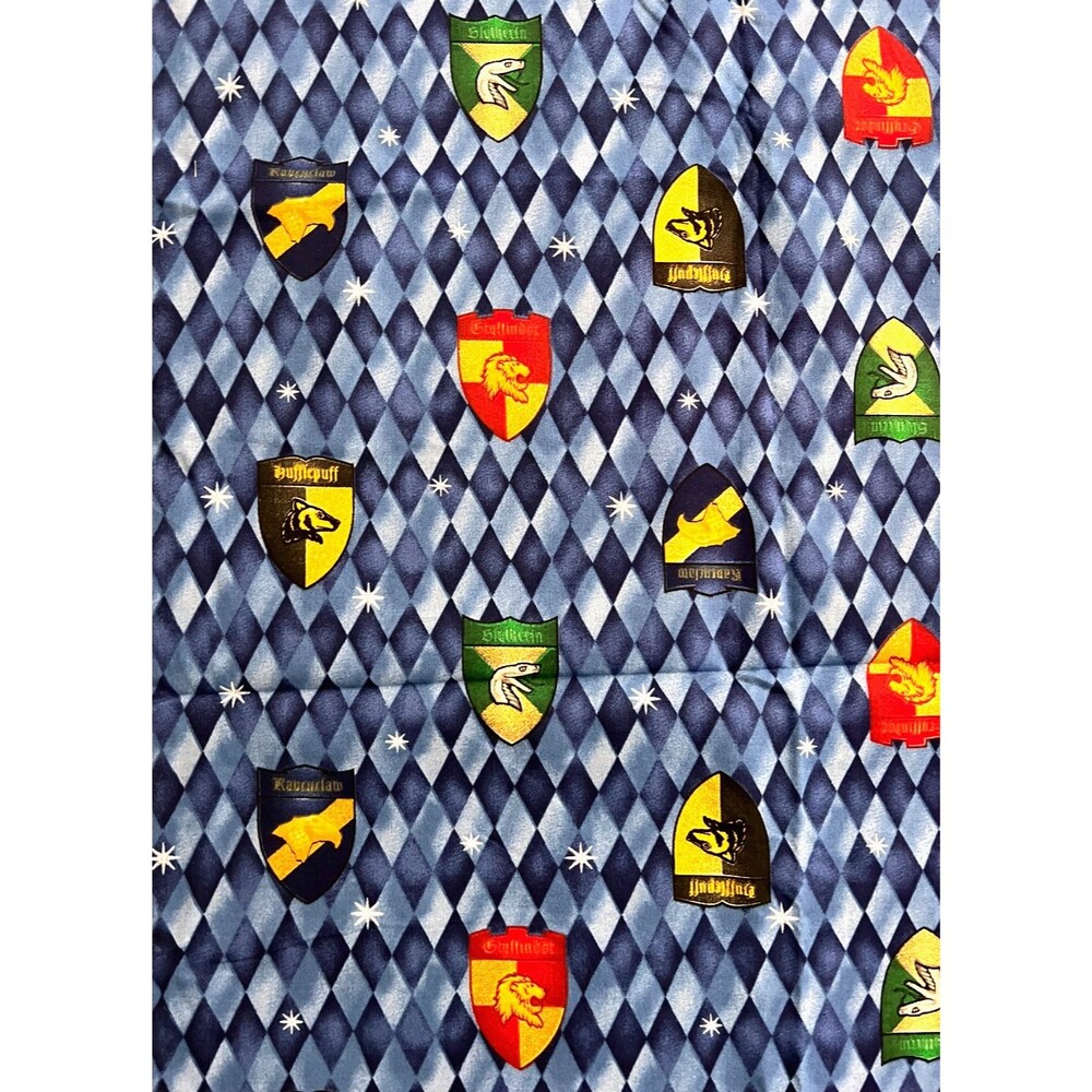 Vtg '01 HARRY POTTER Hogwarts House Shield Sewing Quilt Fabric 45" x 76" 2 Yards